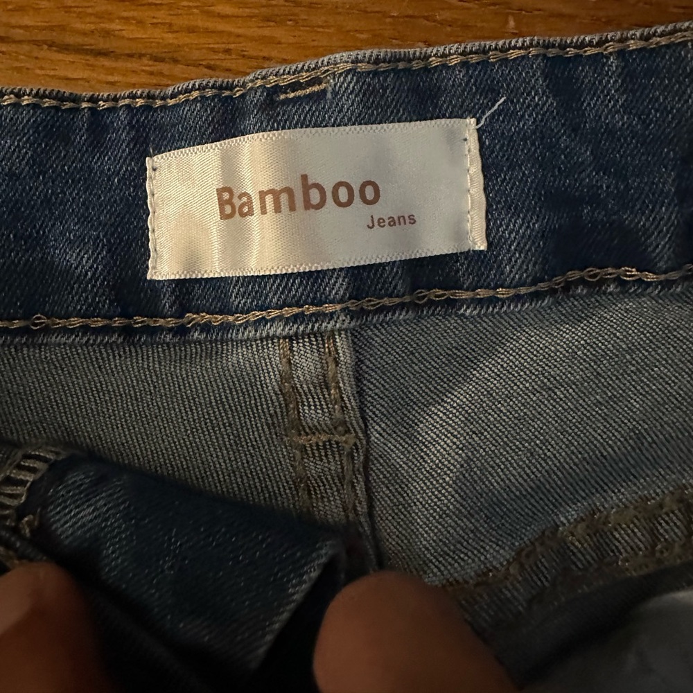 denim jean shorts with embroidered bows - Picture 3 of 5